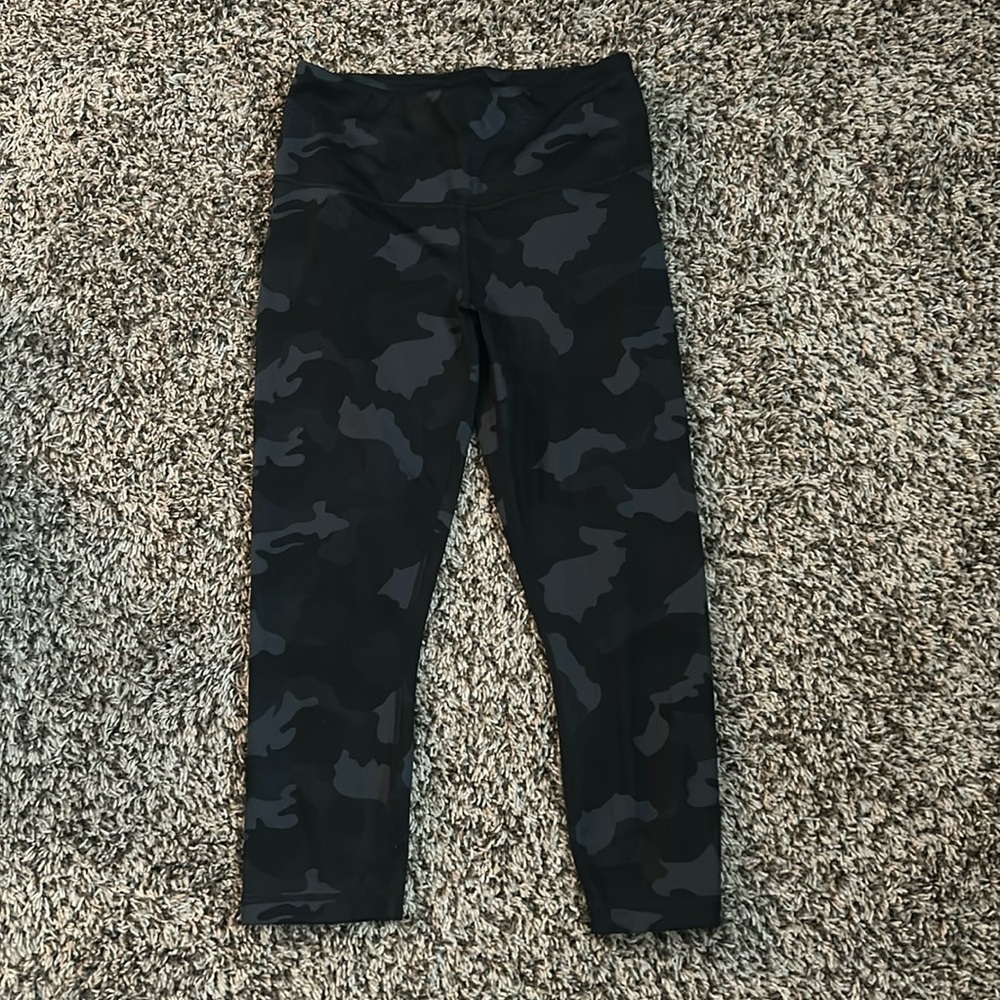yogalisious camo athletic leggings
size M